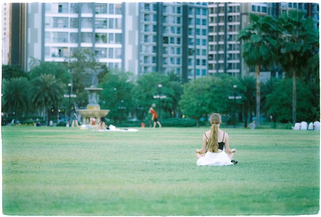 woman-meditating-in-city-park